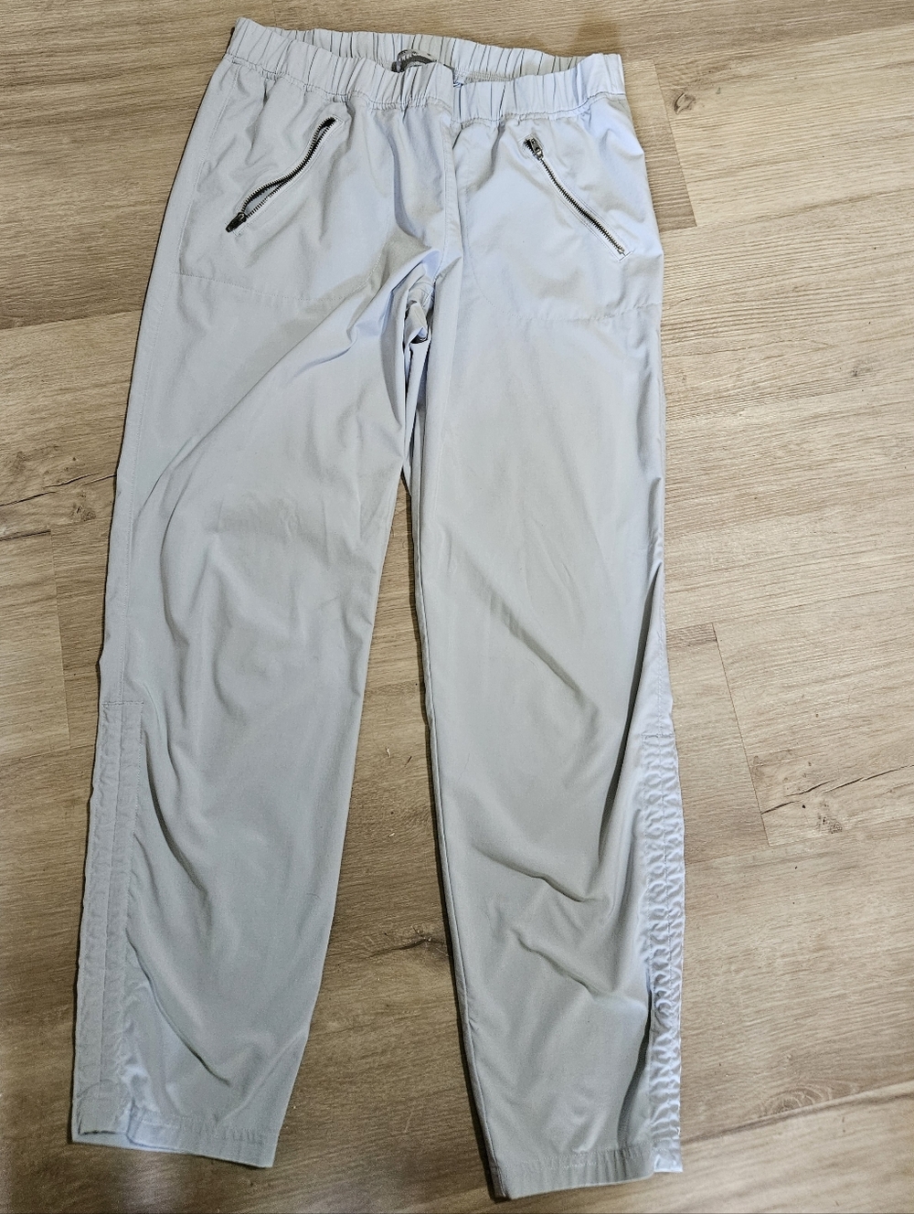 Athleta La Viva Ruched Cinch Leg Pants Size 10 Light Gray Zip Pockets